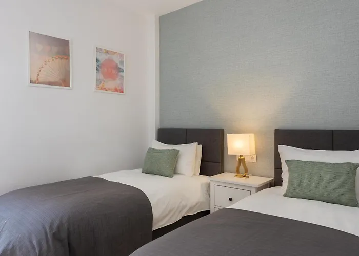 Apartment 2-br Middle Floor With Sea Views *