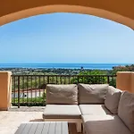 2-br Middle Floor With Sea Views דירה *