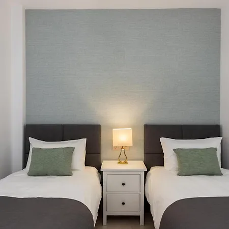 2-br Middle Floor With Sea Views Lejlighed