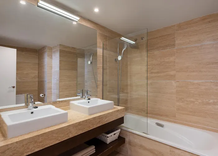 דירה 2-br Middle Floor With Sea Views