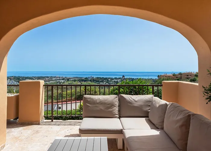 2-br Middle Floor With Sea Views דירה *